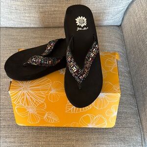 Yellow Box Women's Black Sandals with Multicolor Beads - new in box - Sz 8.5